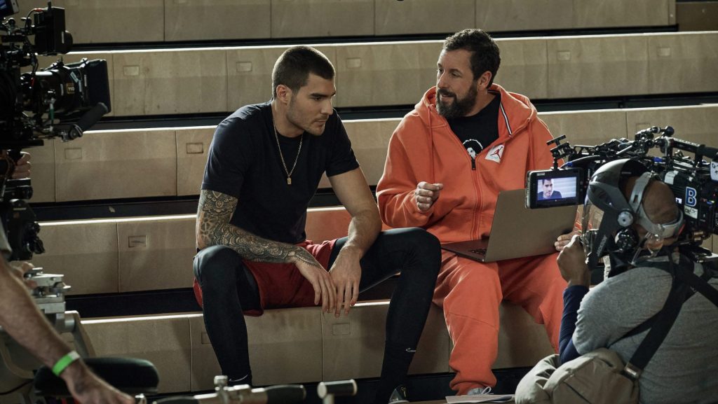 Adam Sandler (r.) am Set von Hustle